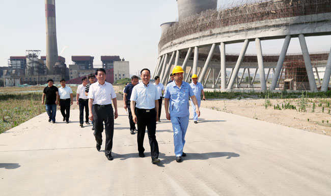 洛陽(yáng)市政協(xié)黨組副書記、副主席張世敏到萬基?2×60萬千瓦機(jī)組工地調(diào)研