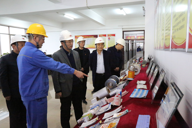 河南省市場(chǎng)監(jiān)管局質(zhì)量發(fā)展處副處長(zhǎng)楊建國一行到萬基控股集團(tuán)調(diào)研