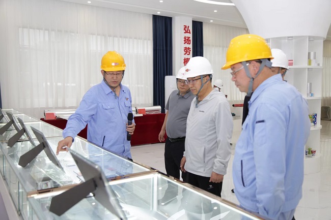 新安縣縣委常委、副縣長吳良到萬基控股集團(tuán)調(diào)研