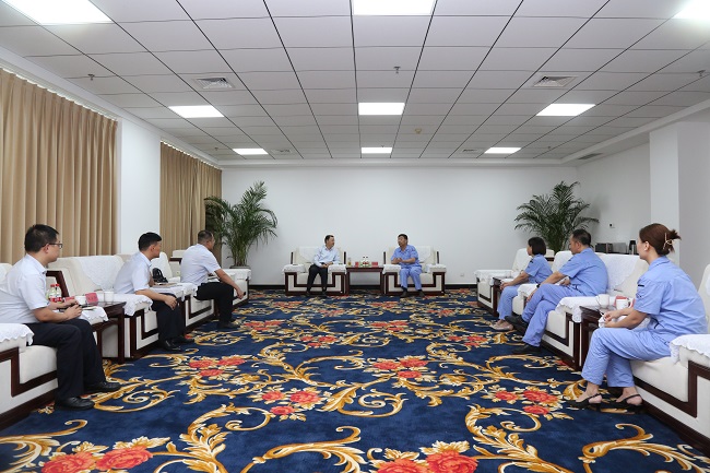 中國銀行洛陽分行黨委書記、行長楊東陽一行到萬基控股集團(tuán)調(diào)研