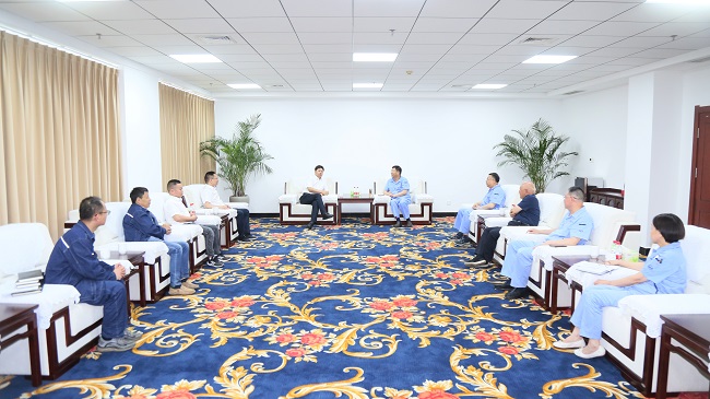 中電建河南工程有限公司黨委書(shū)記、董事長(zhǎng)劉長(zhǎng)龍一行到萬(wàn)基控股集團(tuán)交流訪談