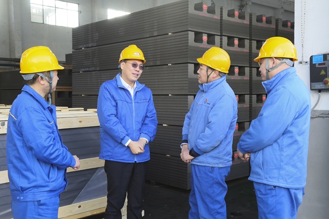 黨委書記、董事長黃小寧春節(jié)前到生產(chǎn)一線慰問