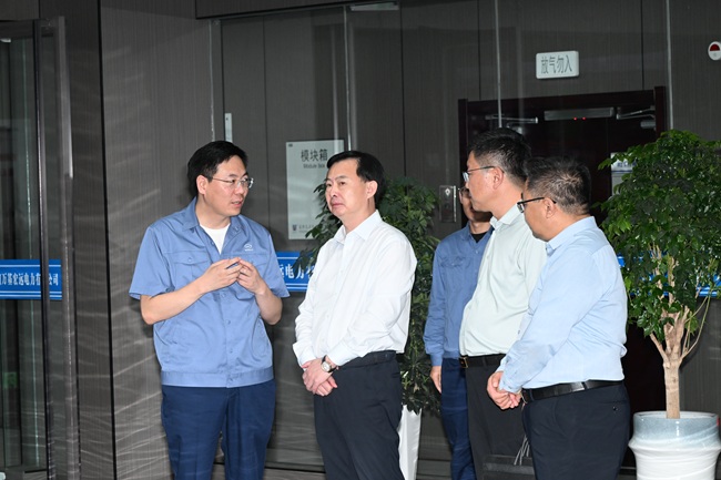 洛陽(yáng)市發(fā)改委黨組書記、主任關(guān)宇飛一行到萬(wàn)基控股集團(tuán)調(diào)研