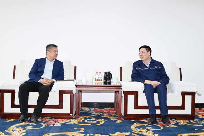 交通銀行洛陽(yáng)分行黨委書(shū)記、行長(zhǎng)齊延兵到萬(wàn)基控股集團(tuán)調(diào)研